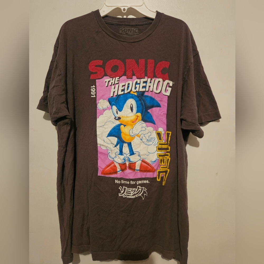 Sonic T-shirt Large. Sonic The Hedgehog 1991 No Time for games. Taupe Color.